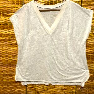 EUC Livi active Striped gray high, low T-Shirt 18/20